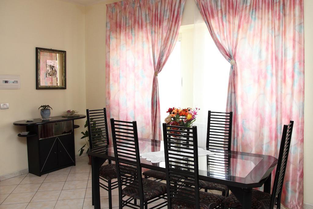 Bed And Breakfast Gigi Furci Siculo Quarto foto