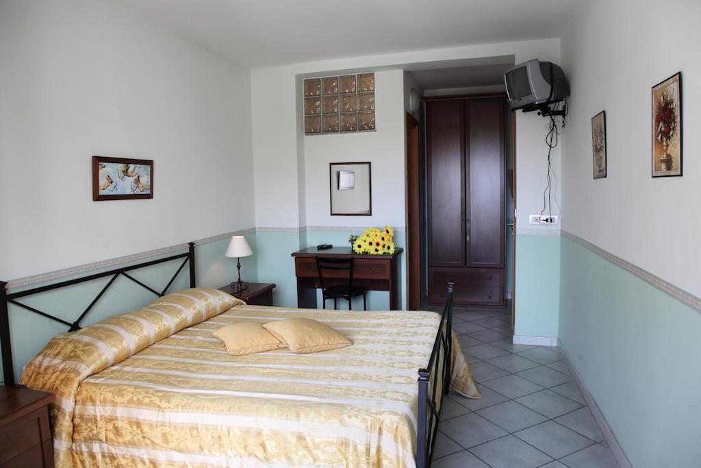 Bed And Breakfast Gigi Furci Siculo Exterior foto